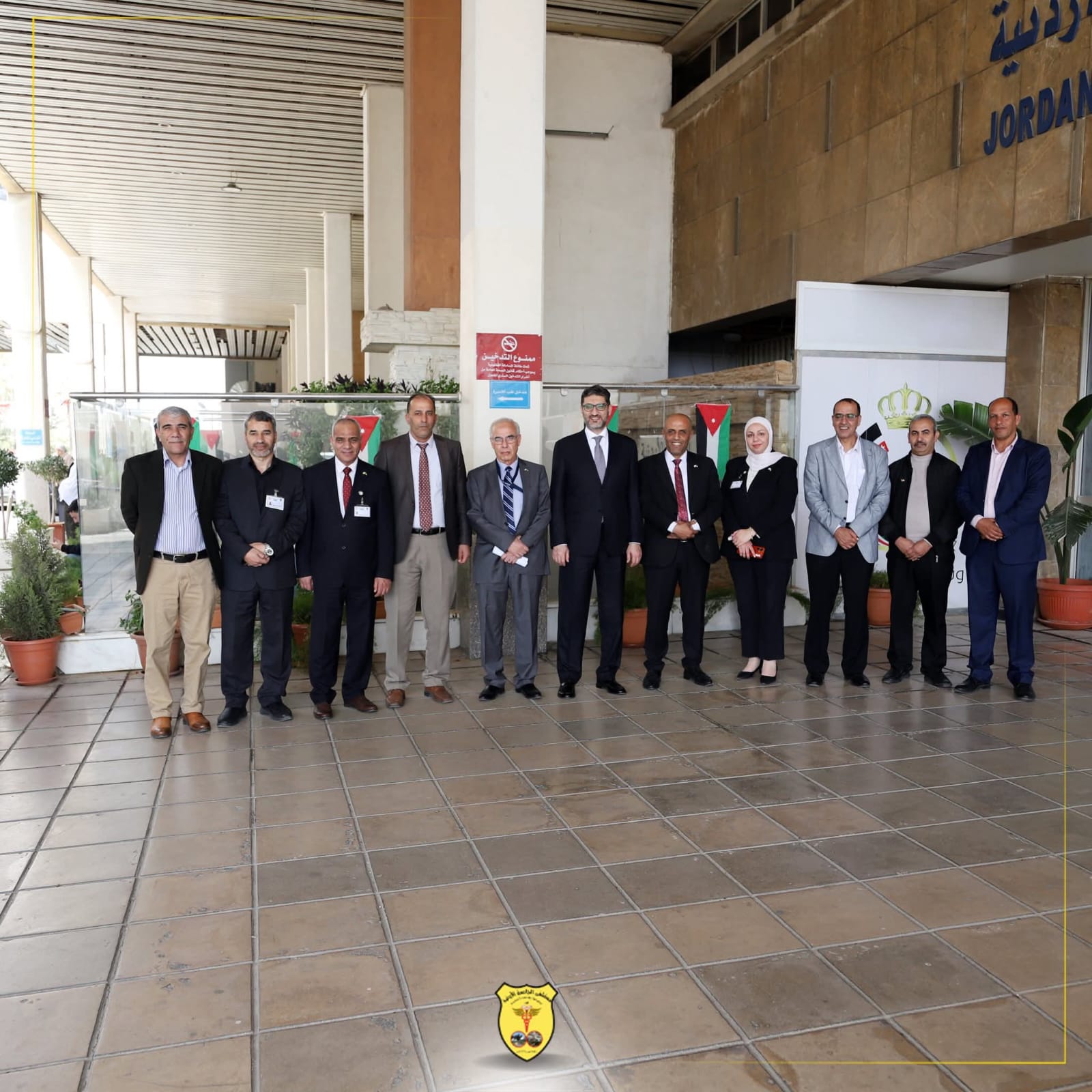 مستشفى الجامعة الأردنيّة يُحيي يوم العلم الأردنيّ وفاءً للرّاية وتجديدًا للانتماء