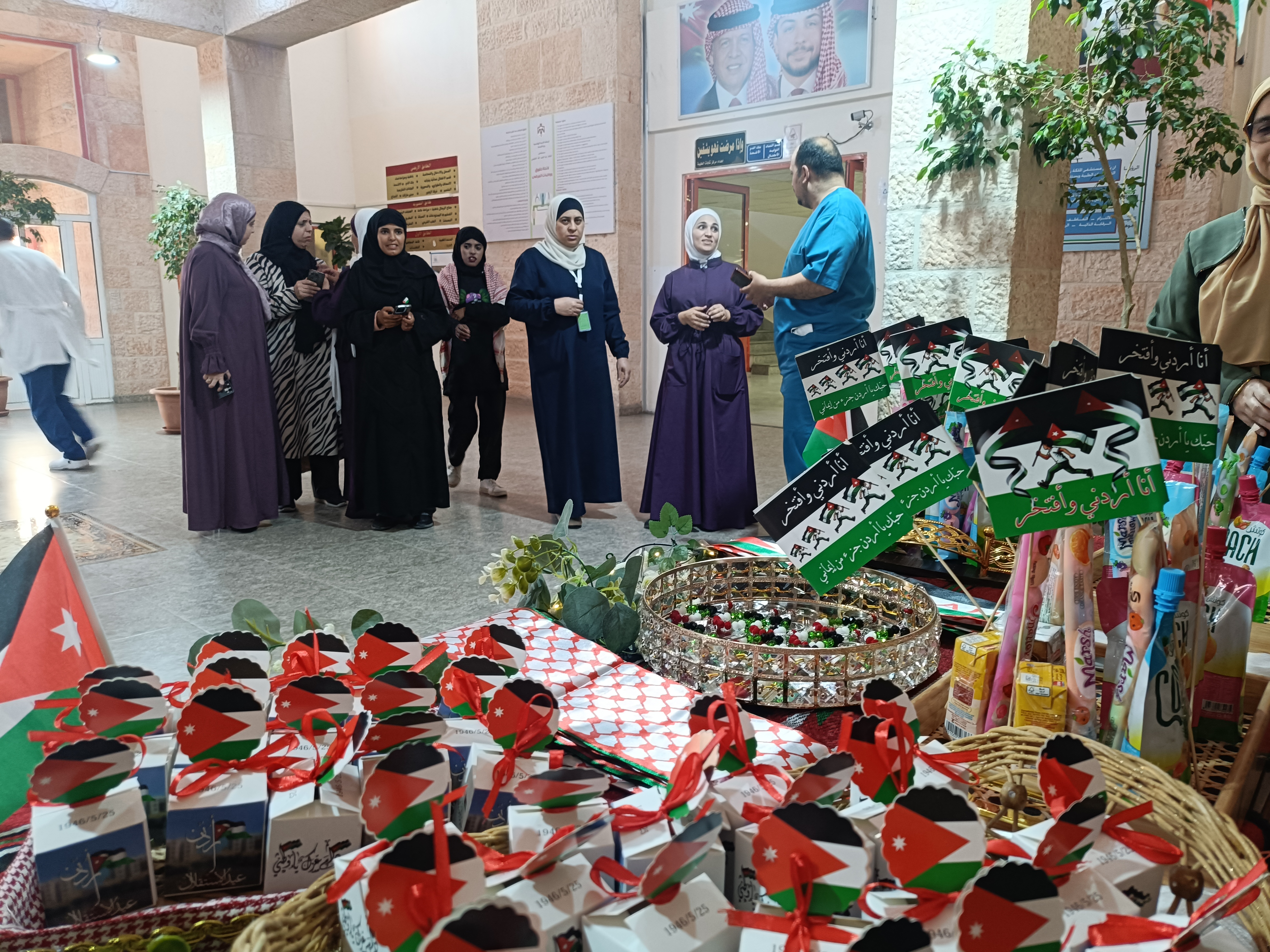 قسم المحاسبة في مستشفى الملكة رانيا العبدالله بالبترا يحتفي بيوم العلم الأردني ويجدد معاني الولاء والانتماء