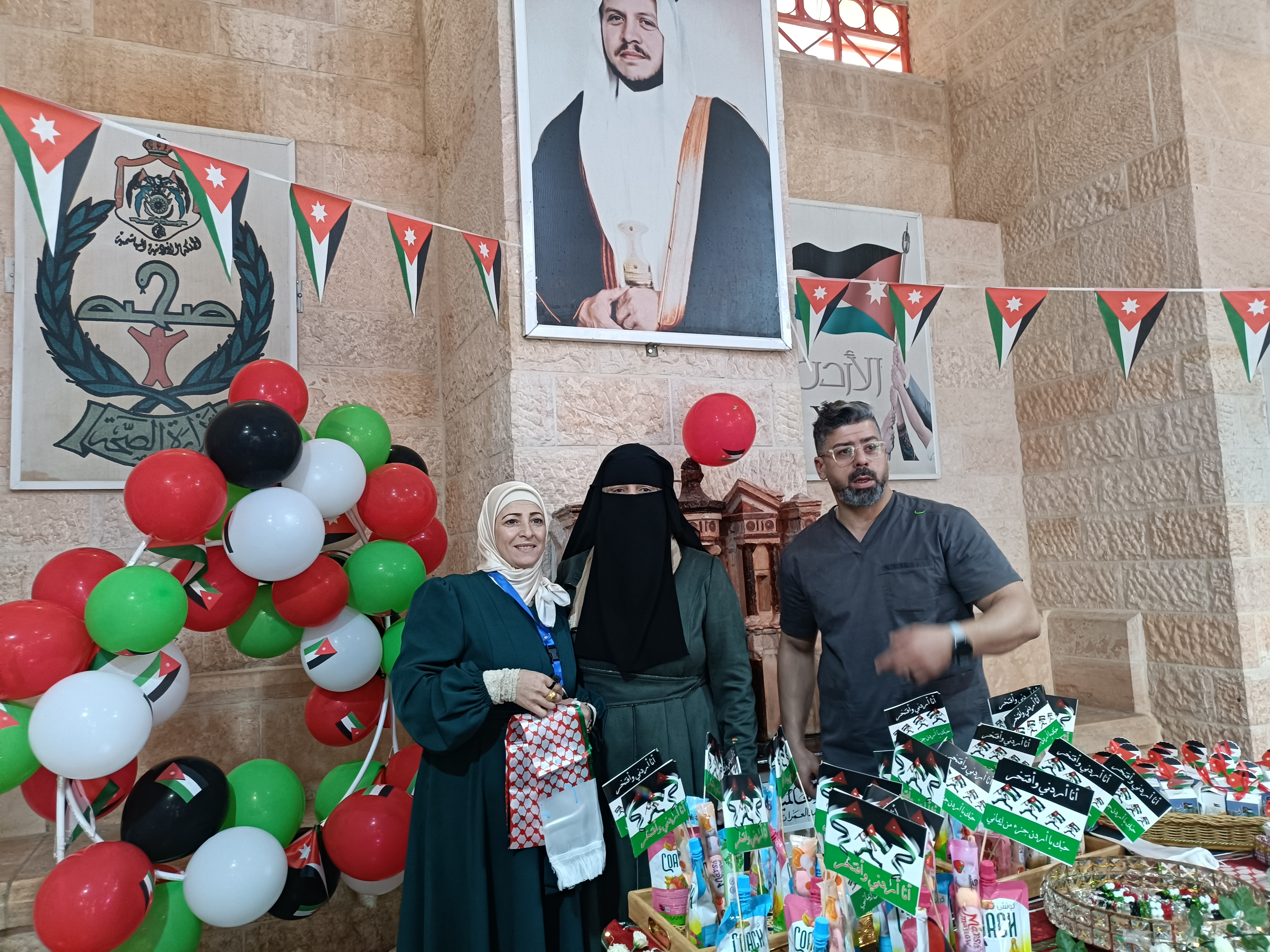 قسم المحاسبة في مستشفى الملكة رانيا العبدالله بالبترا يحتفي بيوم العلم الأردني ويجدد معاني الولاء والانتماء