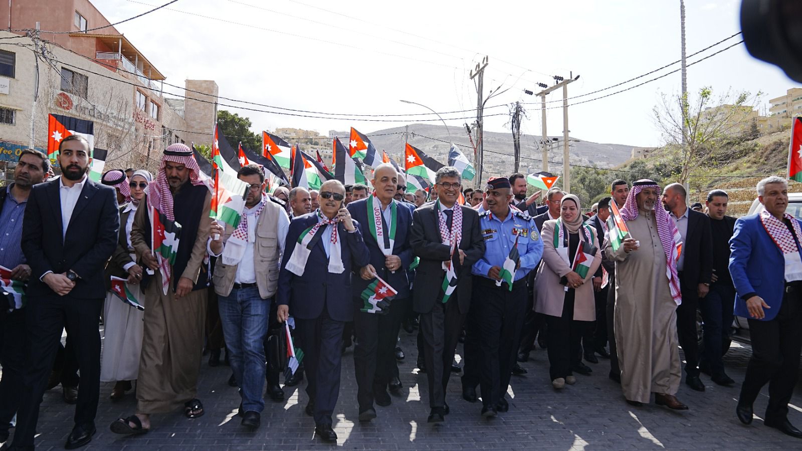مسيرة وطنية في البترا احتفاء بيوم العلم الأردني بمشاركة رسمية ومجتمعية واسعة