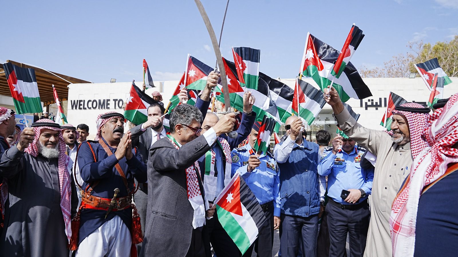 مسيرة وطنية في البترا احتفاء بيوم العلم الأردني بمشاركة رسمية ومجتمعية واسعة