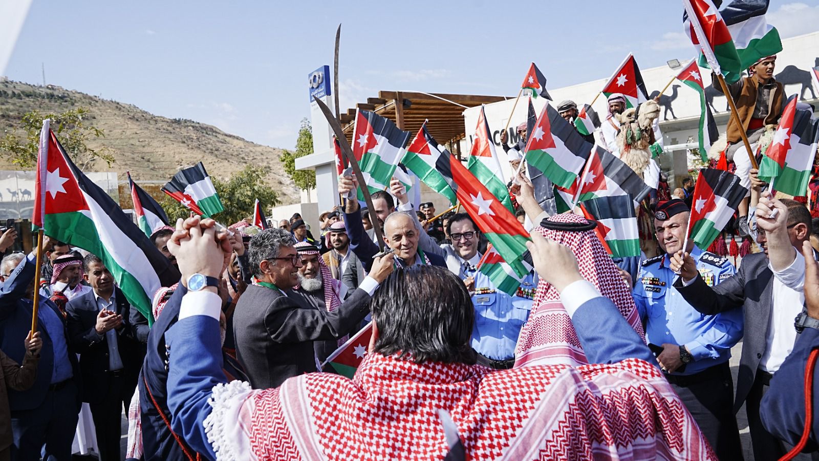 مسيرة وطنية في البترا احتفاء بيوم العلم الأردني بمشاركة رسمية ومجتمعية واسعة