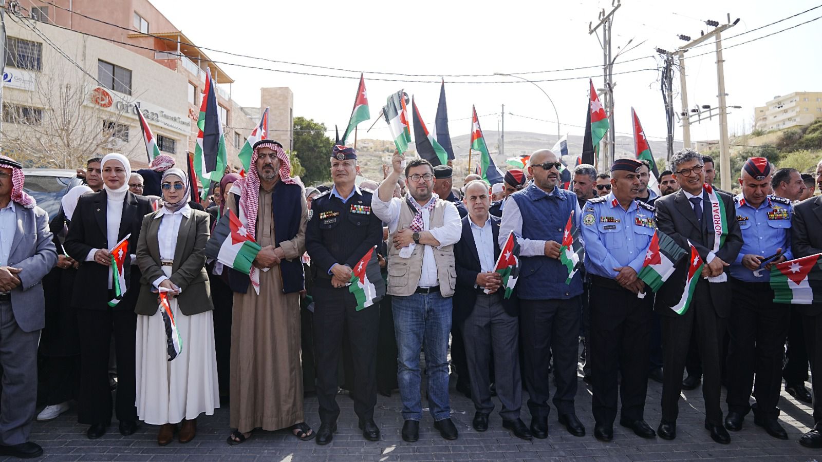 مسيرة وطنية في البترا احتفاء بيوم العلم الأردني بمشاركة رسمية ومجتمعية واسعة