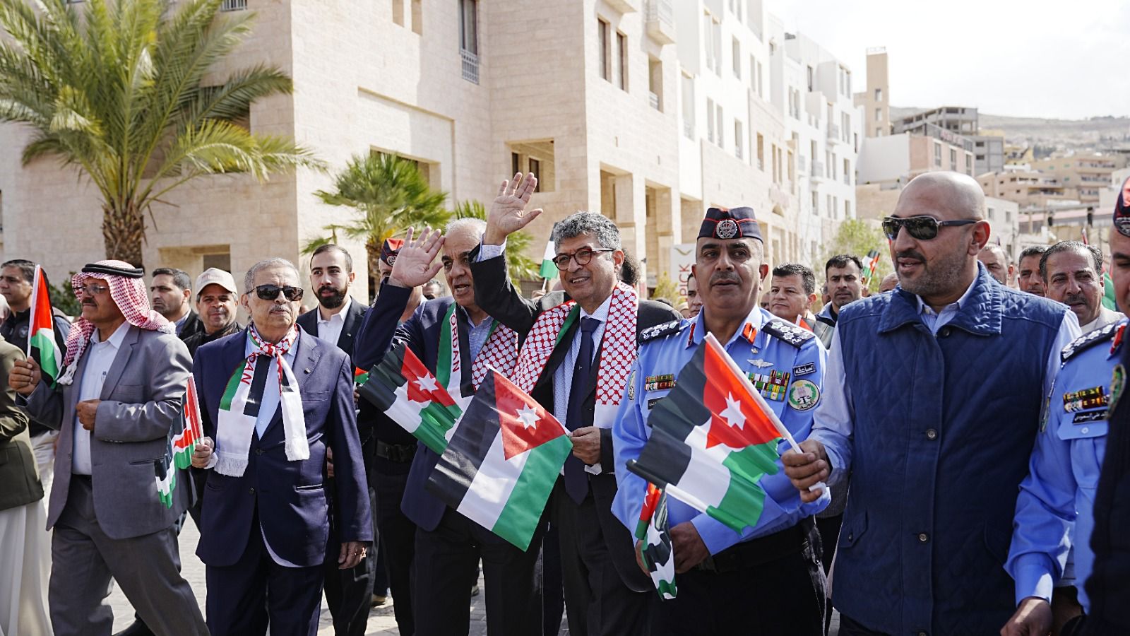 مسيرة وطنية في البترا احتفاء بيوم العلم الأردني بمشاركة رسمية ومجتمعية واسعة