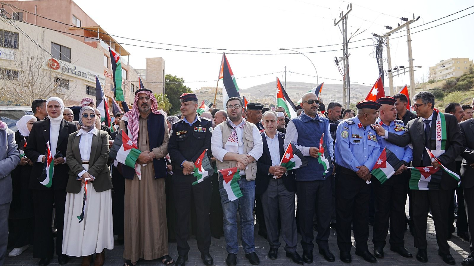 مسيرة وطنية في البترا احتفاء بيوم العلم الأردني بمشاركة رسمية ومجتمعية واسعة