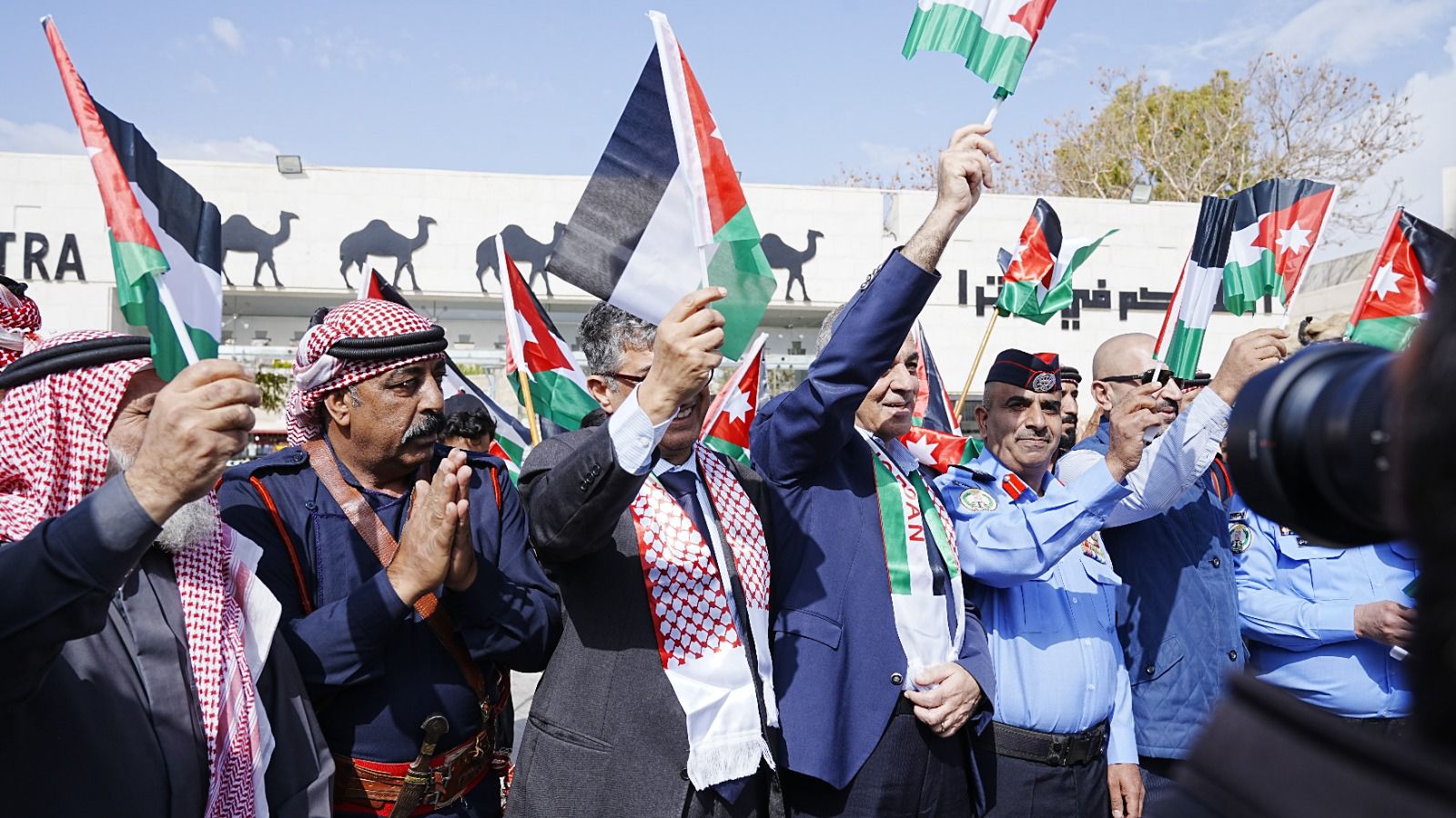 مسيرة وطنية في البترا احتفاء بيوم العلم الأردني بمشاركة رسمية ومجتمعية واسعة