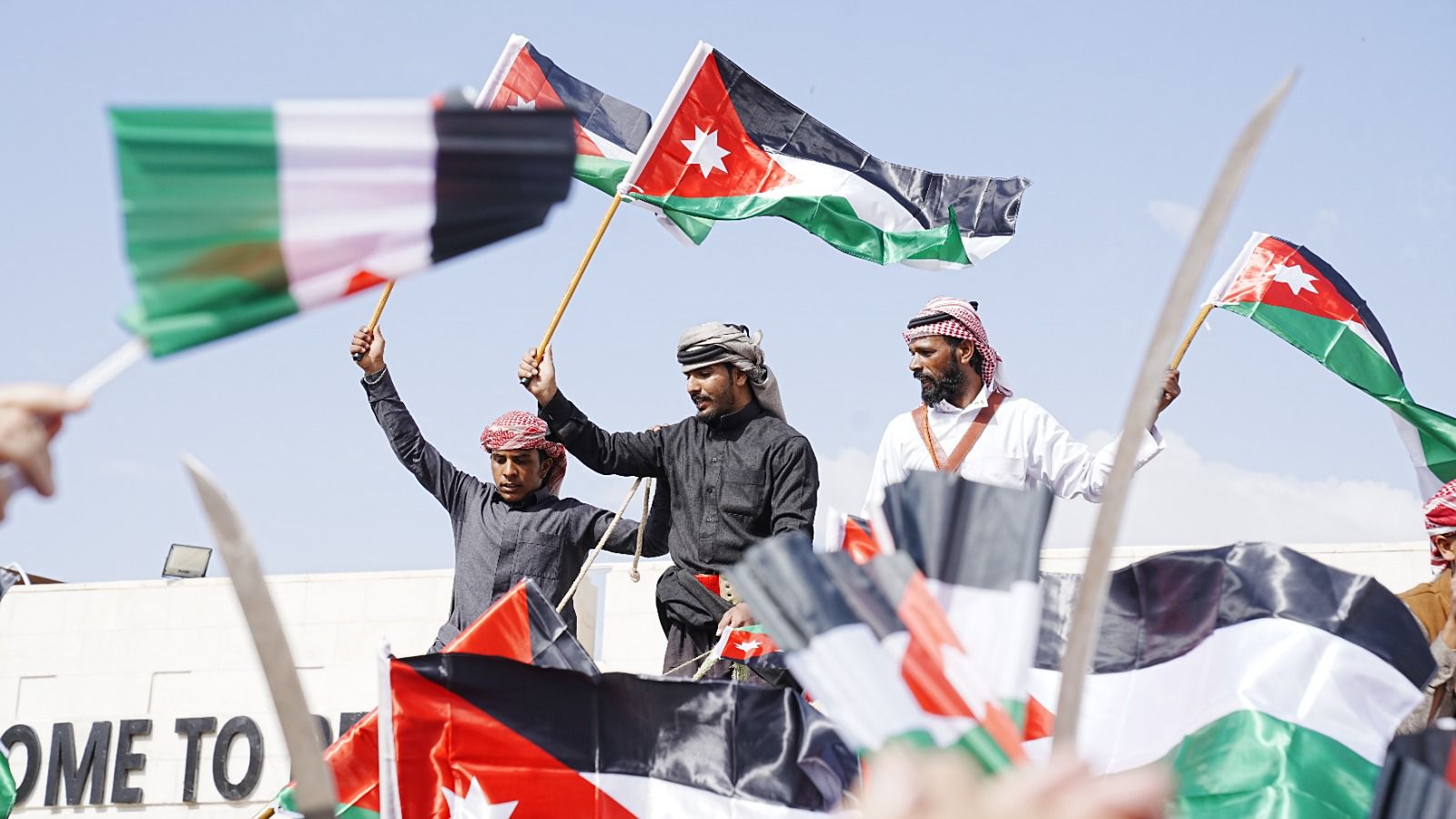 مسيرة وطنية في البترا احتفاء بيوم العلم الأردني بمشاركة رسمية ومجتمعية واسعة