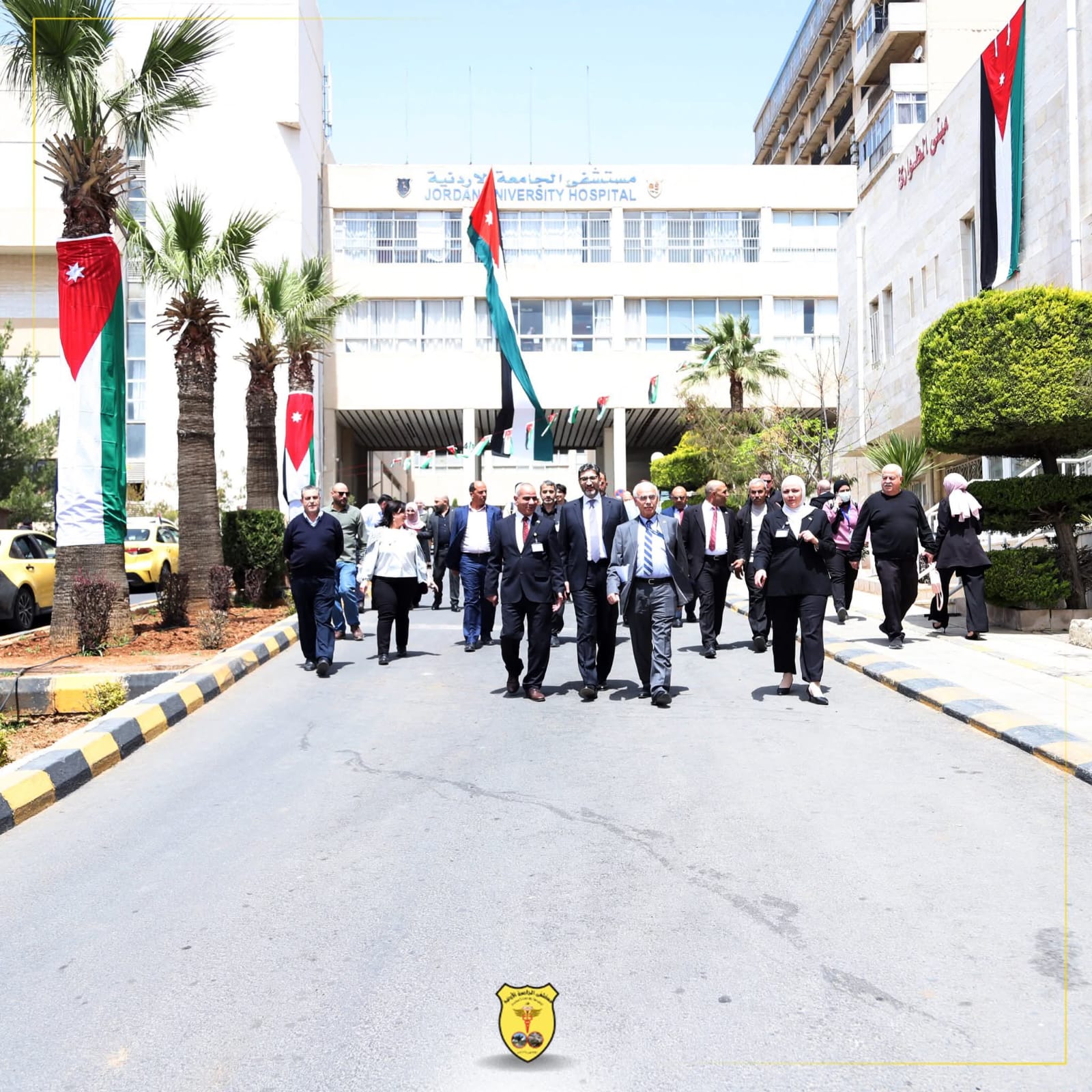 مستشفى الجامعة الأردنيّة يُحيي يوم العلم الأردنيّ وفاءً للرّاية وتجديدًا للانتماء