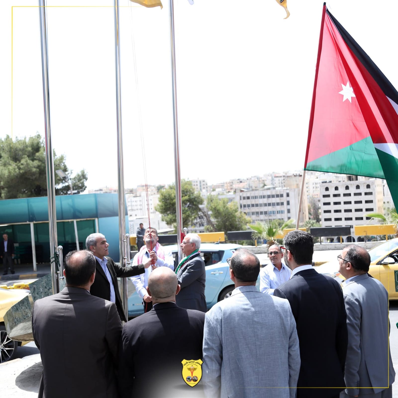 مستشفى الجامعة الأردنيّة يُحيي يوم العلم الأردنيّ وفاءً للرّاية وتجديدًا للانتماء