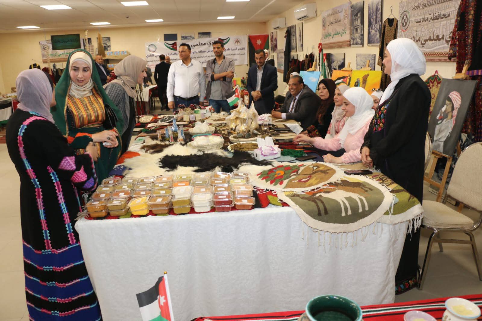 نادي معلمي البترا يطلق فعاليات الملتقى الثقافي الهوية والذاكرة بمشاركة وطنية واسعه 