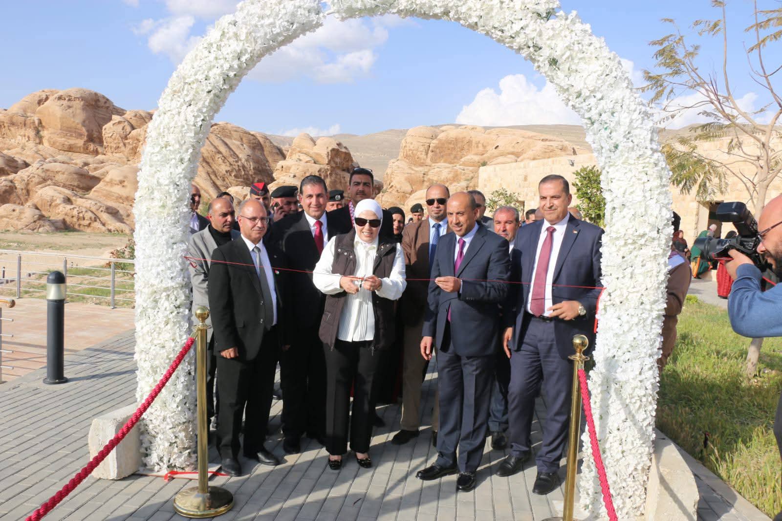 نادي معلمي البترا يطلق فعاليات الملتقى الثقافي الهوية والذاكرة بمشاركة وطنية واسعه 