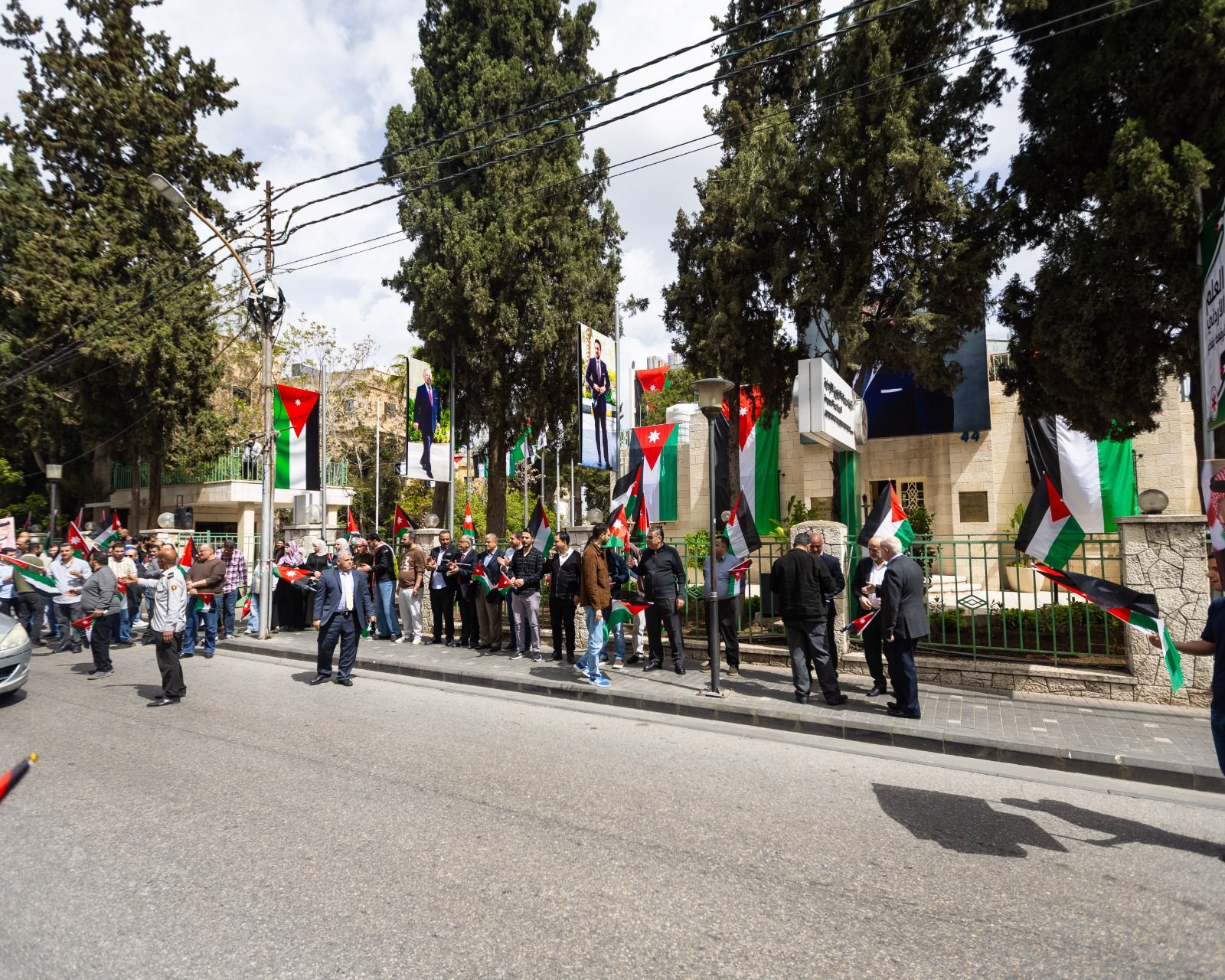 شركة مصفاة البترول الأردنية تحتفل بيوم العلم الأردني