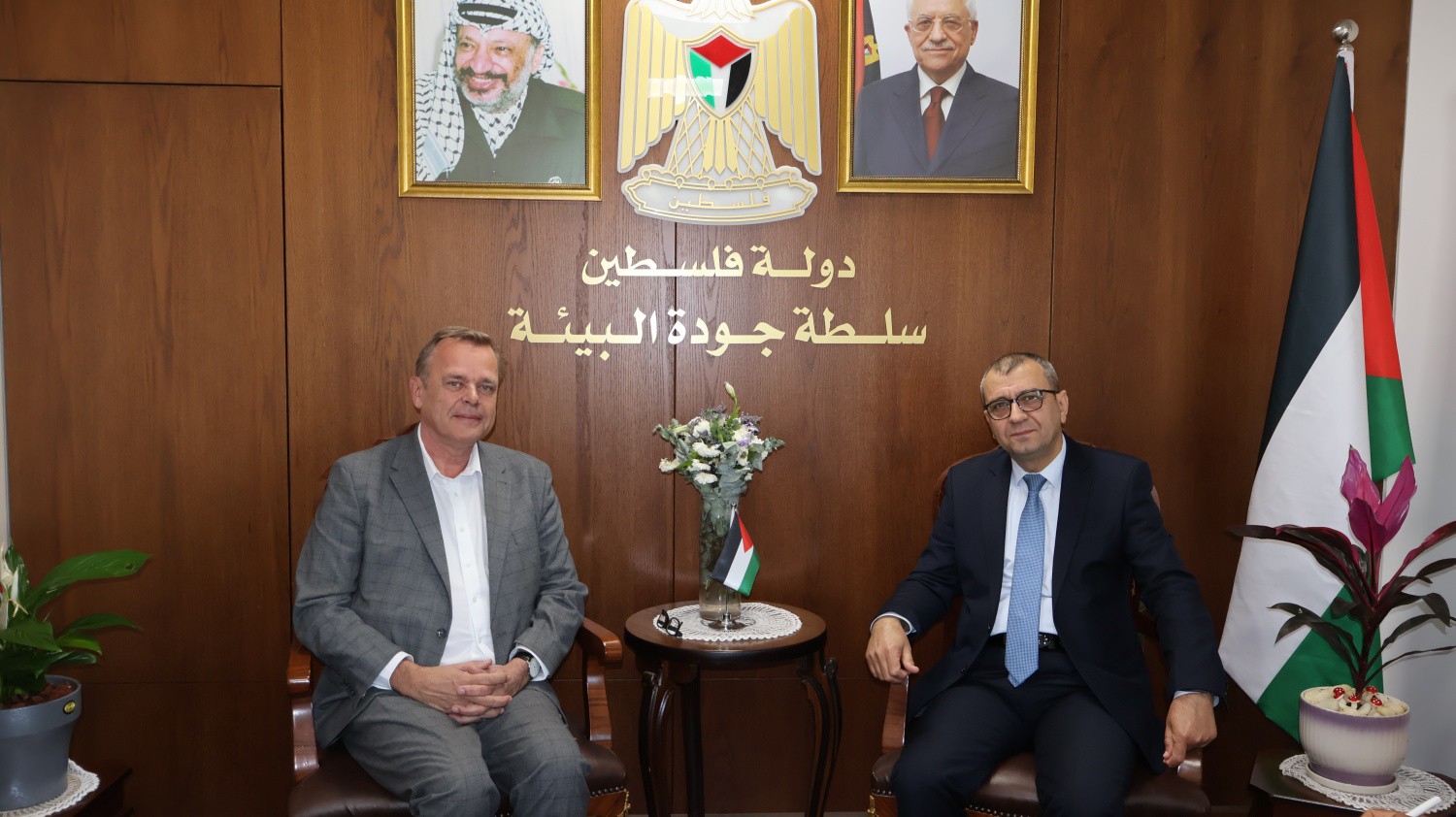 م. سمحان والسفير الهولندي يبحثان تعزيز التعاون البيئي وتطوير إدارة النفايات والمياه العادمة