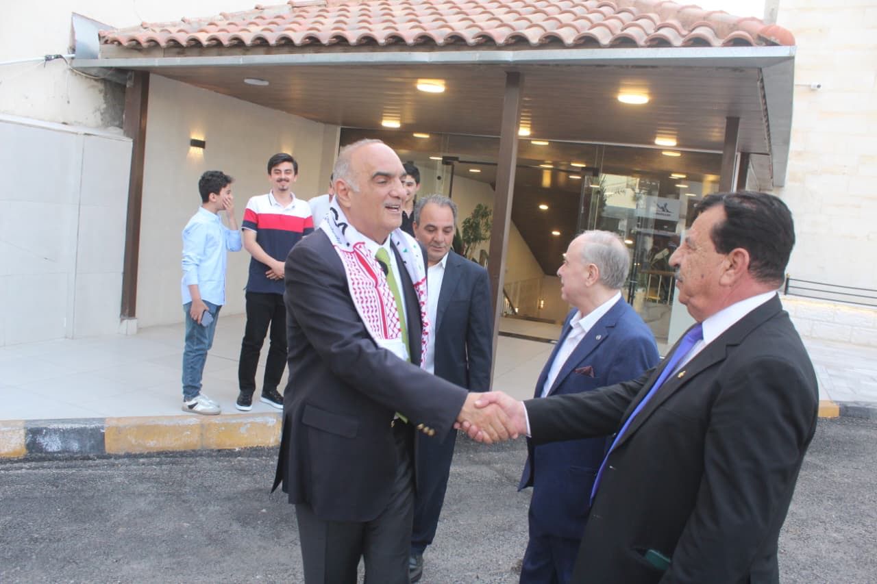 البدارين وحداد.. الفريق المتقاعد عيد الروضان البدارين يطلب.. ورئيس الوزراء السابق بشر الخصاونة يعطي