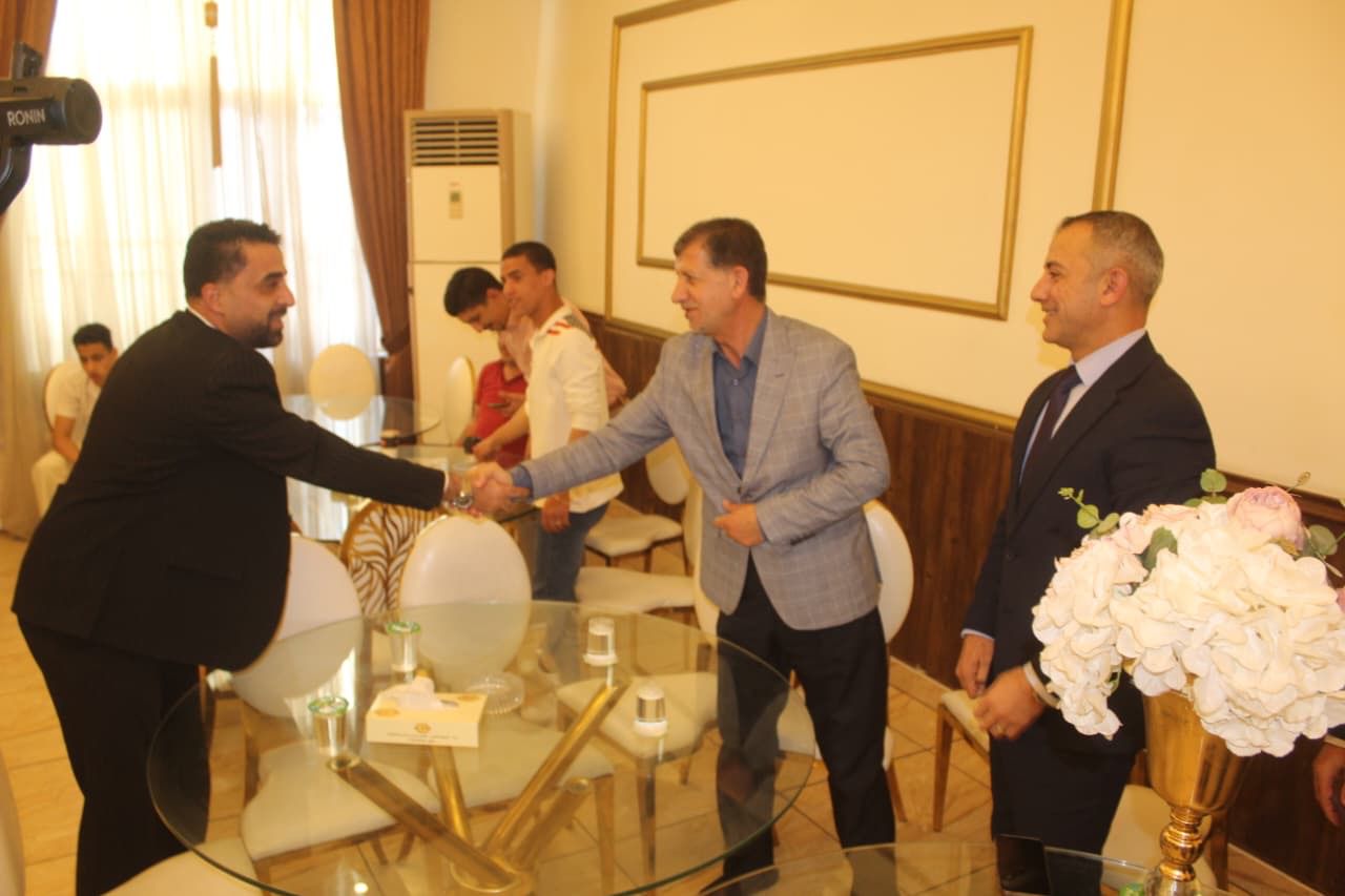 البدارين وحداد.. الفريق المتقاعد عيد الروضان البدارين يطلب.. ورئيس الوزراء السابق بشر الخصاونة يعطي