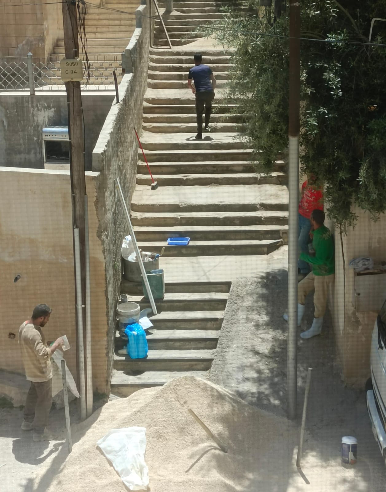 الزميلة ملك سويدان تكتب : حين يحتفل الجميع… يبقى العامل على رأس عمله