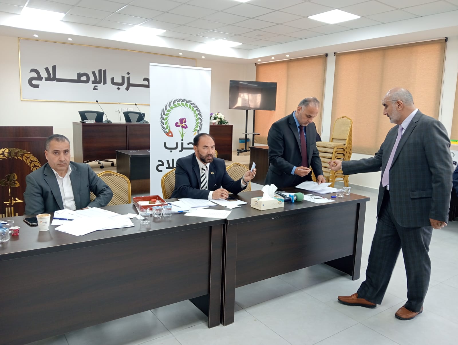 حزب الإصلاح يجدد نهجه الديمقراطي عبر انتخاب هيئاته الإدارية والمجلس المركزي في مختلف فروع المملكة
