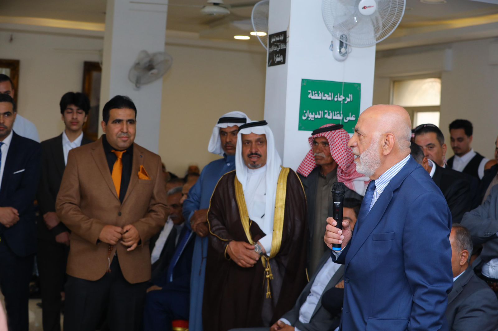 النجادا والحنيطي نسايب.. الوزير الأسبق محمود الخرابشة  طلب والشيخ محمد عبدالوهاب الحنيطي قام بالترحيب بالجاهه والعميد الطيار منير الحنيطي أعطى