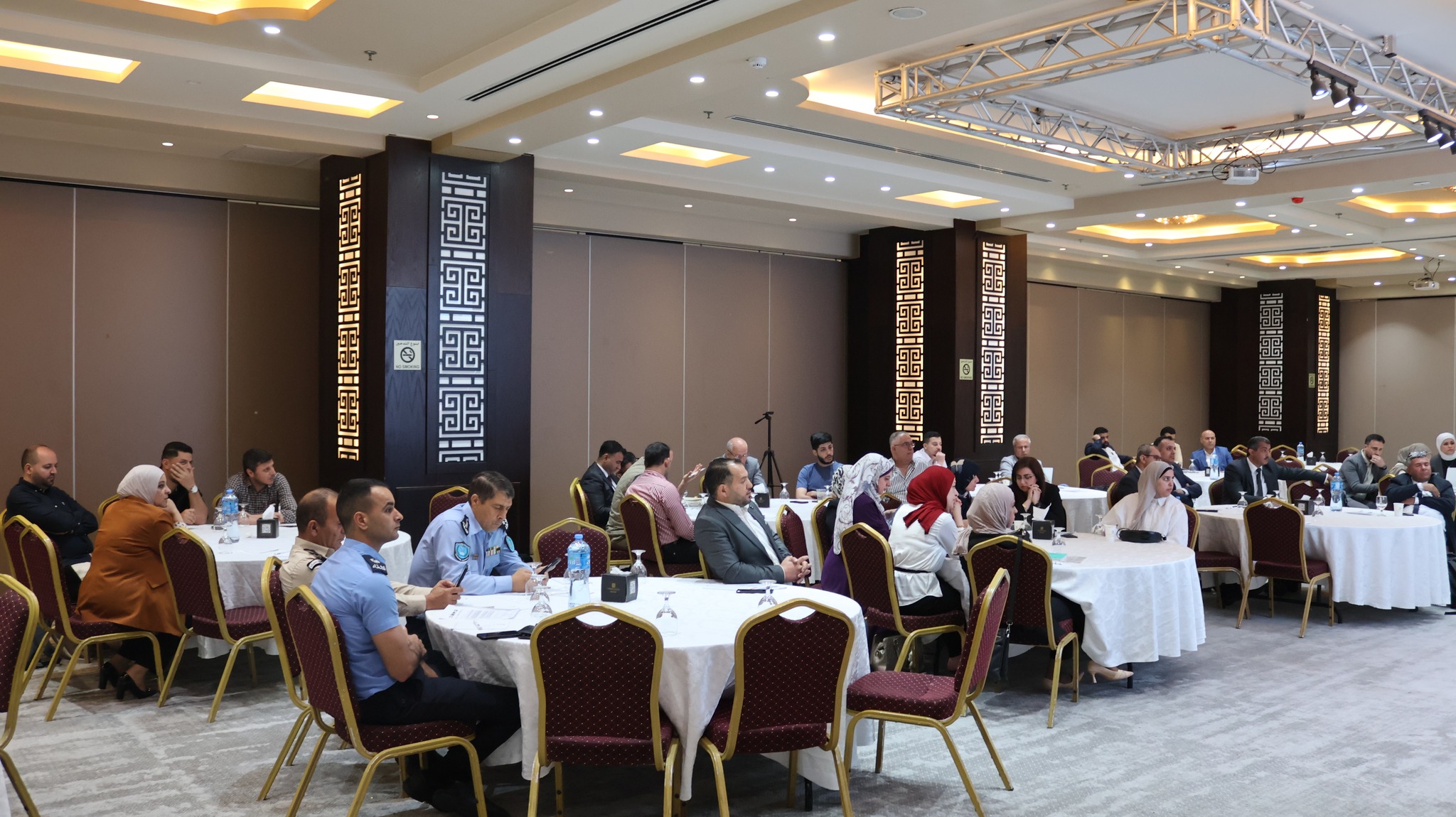 سلطة جودة البيئة تعقد ورشة حول تصنيف المشاريع التطويرية والاشتراطات البيئية للمشاريع ذات الأثر البيئي المحدود