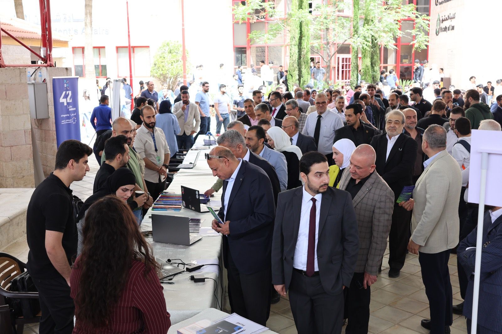 بالصور ... د. الحوراني يرعى يوم الابتكار في جامعة عمّان الأهلية بمشاركة شركات ريادية وتقنية