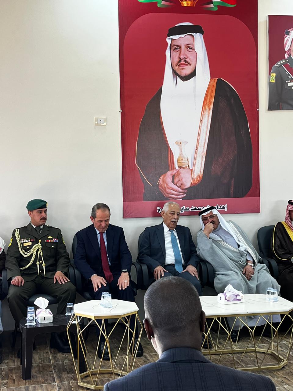 رئيس الديوان الملكي ينقل تعازي جلالة الملك وسمو ولي العهد إلى عشيرة الشورة في مادبا