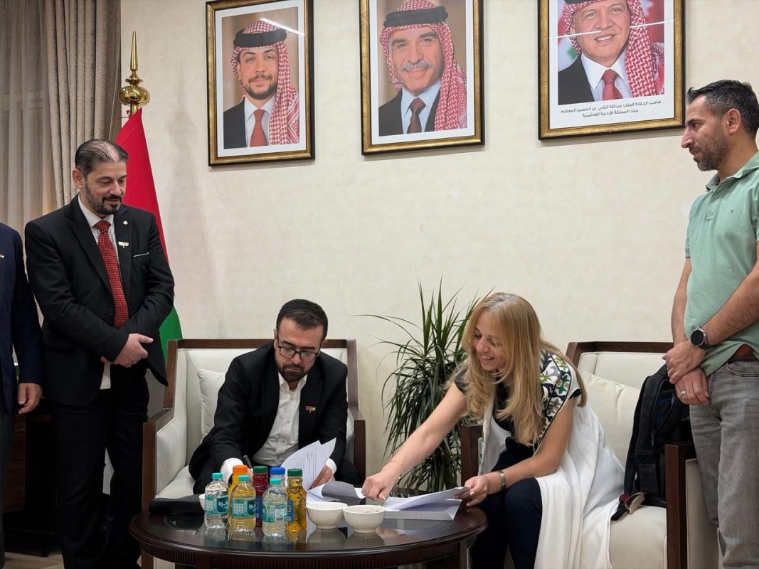 الجمعية الأردنية في أبوظبي والملكية الأردنية توقعان اتفاقية خصم لأعضاء الجمعية