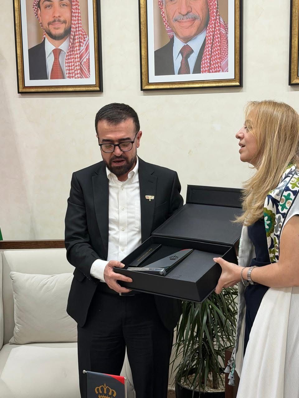 الجمعية الأردنية في أبوظبي والملكية الأردنية توقعان اتفاقية خصم لأعضاء الجمعية
