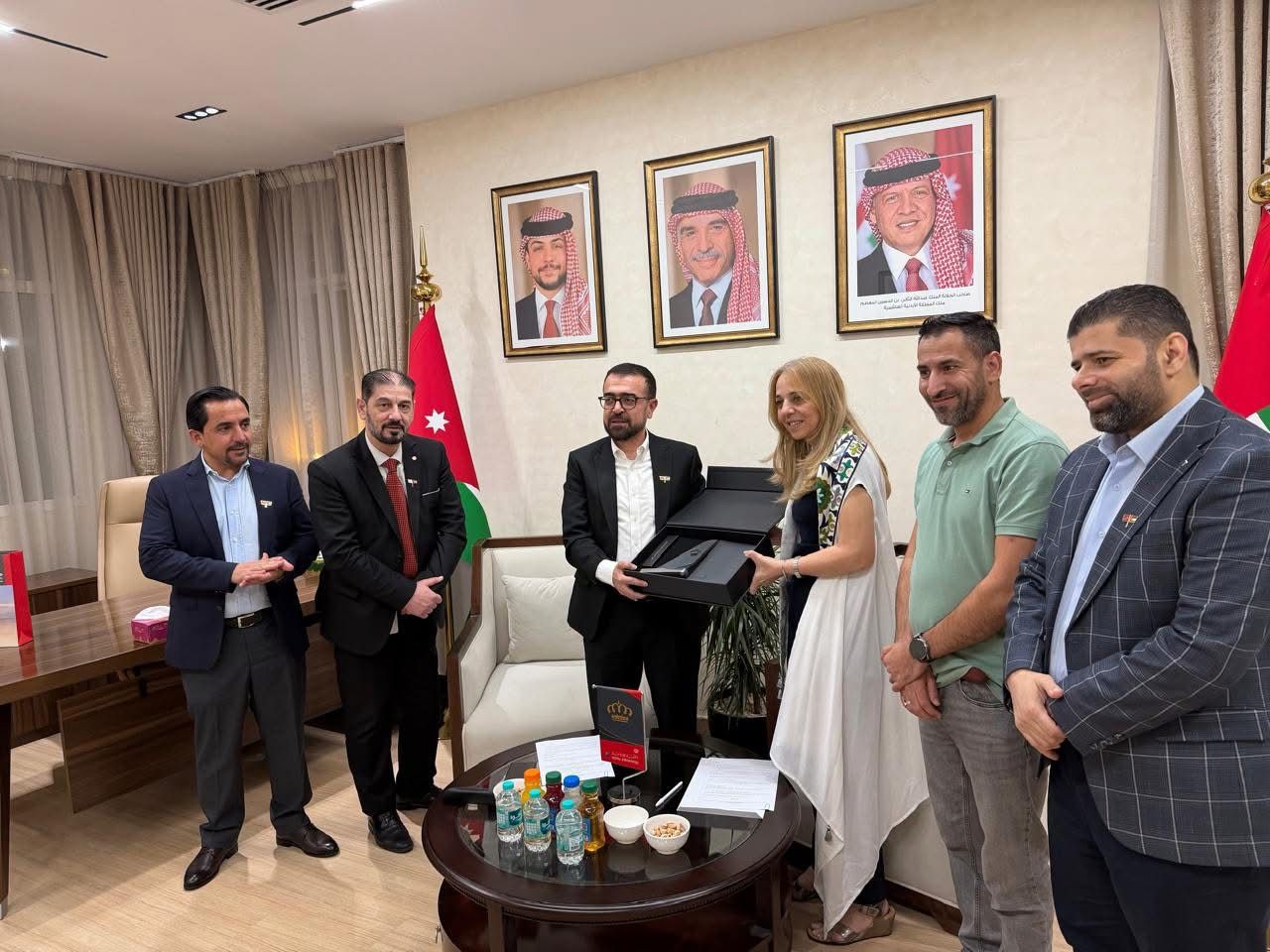 الجمعية الأردنية في أبوظبي والملكية الأردنية توقعان اتفاقية خصم لأعضاء الجمعية