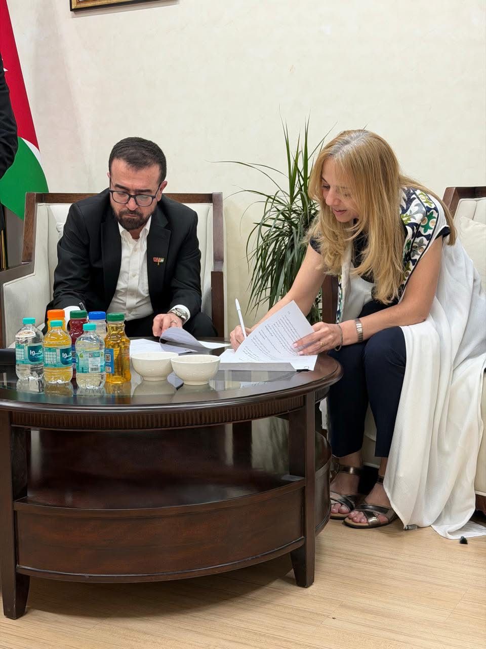 الجمعية الأردنية في أبوظبي والملكية الأردنية توقعان اتفاقية خصم لأعضاء الجمعية