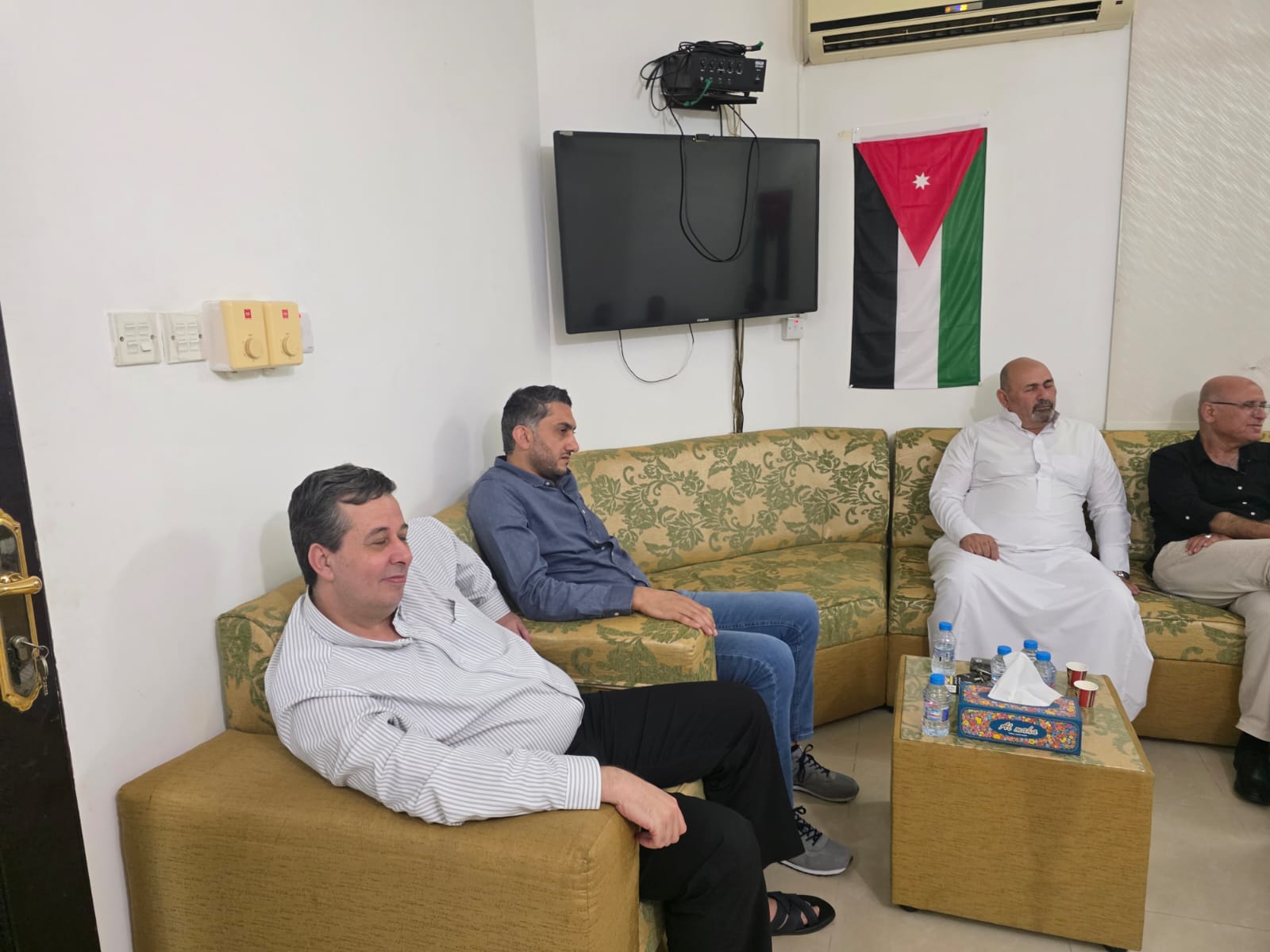 نادي الجالية الأردنية في سلطنة عُمان يكرّم  عبد الكريم العمري  تقديرًا لعطائه وجهوده.