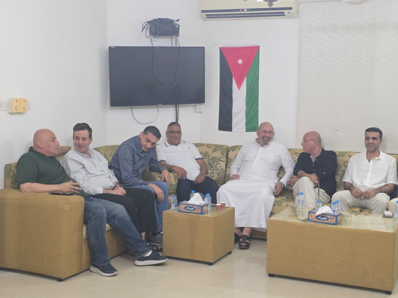نادي الجالية الأردنية في سلطنة عُمان يكرّم  عبد الكريم العمري  تقديرًا لعطائه وجهوده.