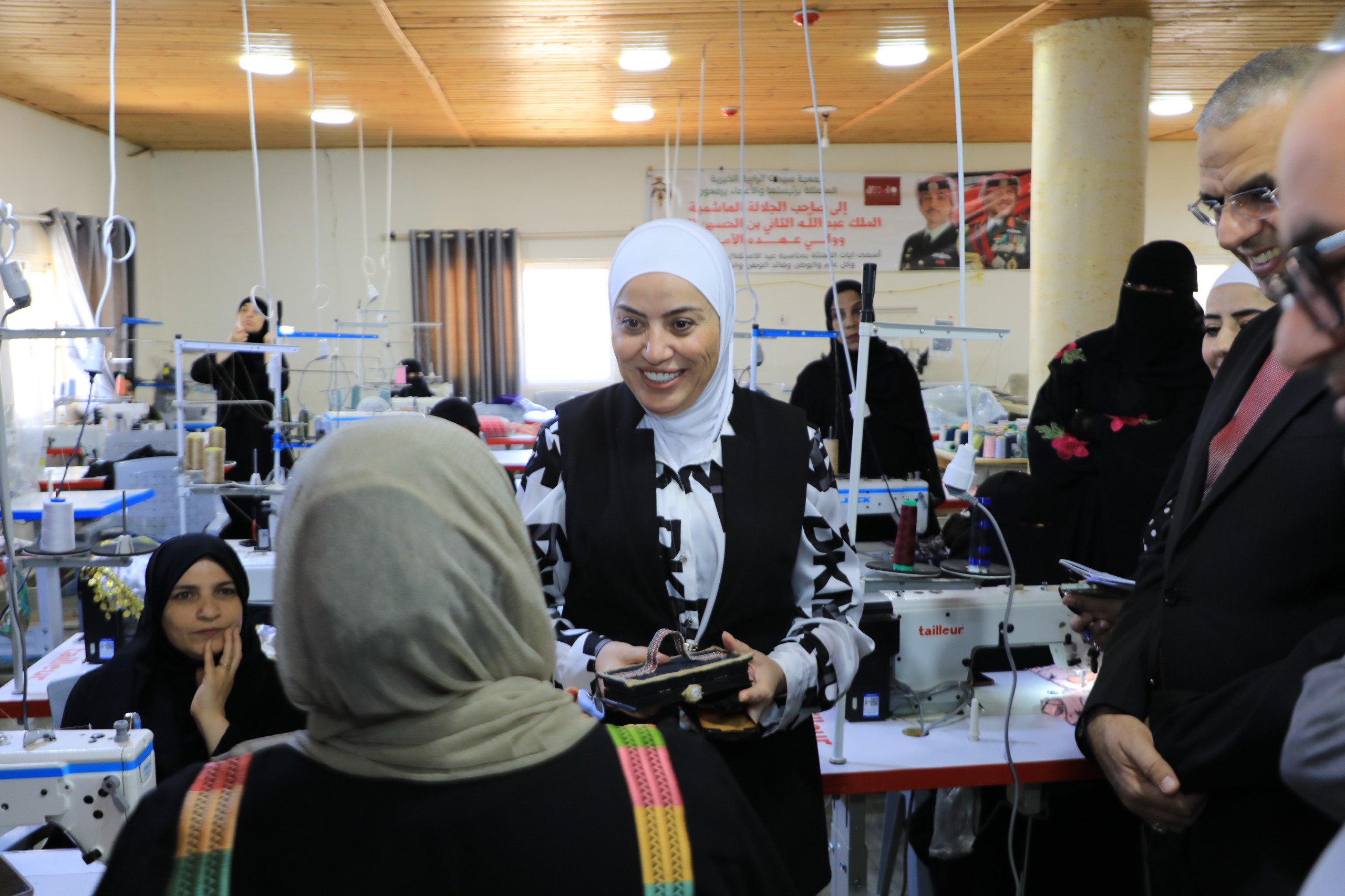 بني مصطفى تتفقد مشاريع تنموية في البادية الشمالية الغربية وتفتتح حضانة ومشغل إنتاجي وتوجه بدعم جمعيات وأسر محتاجة.*