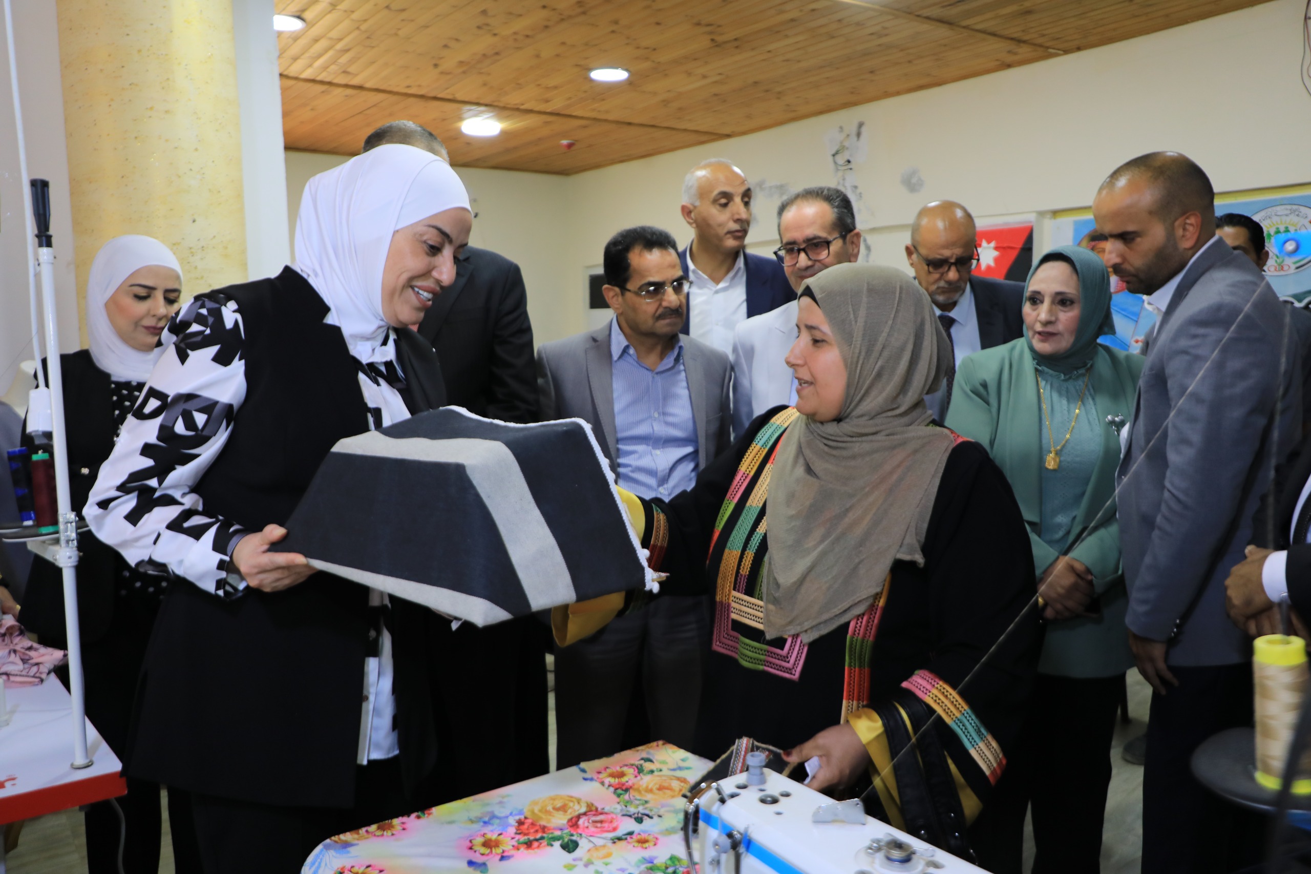 بني مصطفى تتفقد مشاريع تنموية في البادية الشمالية الغربية وتفتتح حضانة ومشغل إنتاجي وتوجه بدعم جمعيات وأسر محتاجة.*