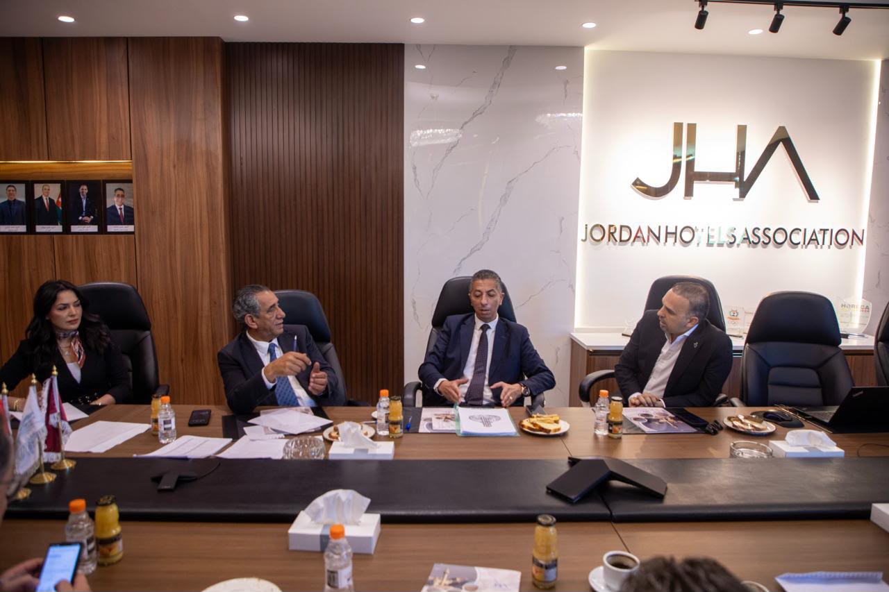 جمعية الفنادق الأردنية تبحث تعزيز التعاون مع الاتحاد العربي للفنادق والسياحة