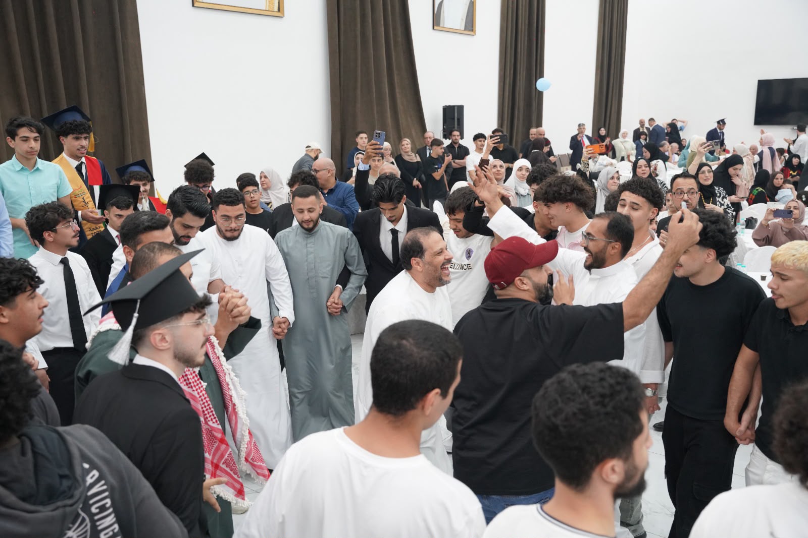 الجمعية الأردنية في أبوظبي تحتفي بطلبة الثانوية العامة في حفل تكريمي متميز