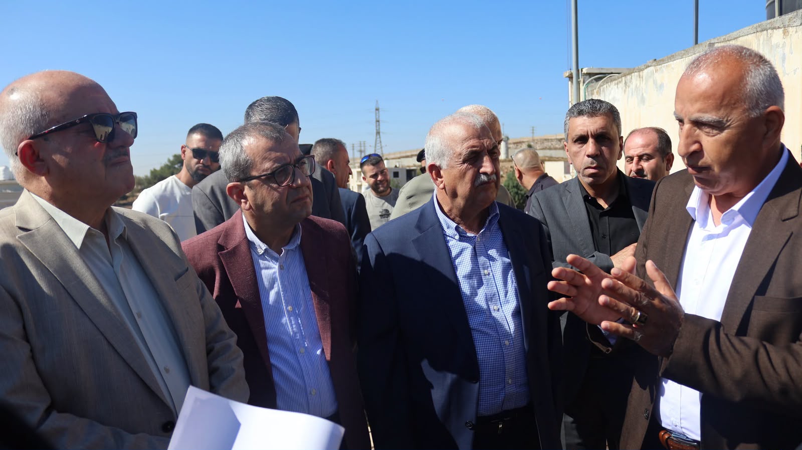 القدس: م. سمحان يشارك في جولة وزارية للاطلاع على التحديات البيئية والتنموية في قرى شمال غرب القدس