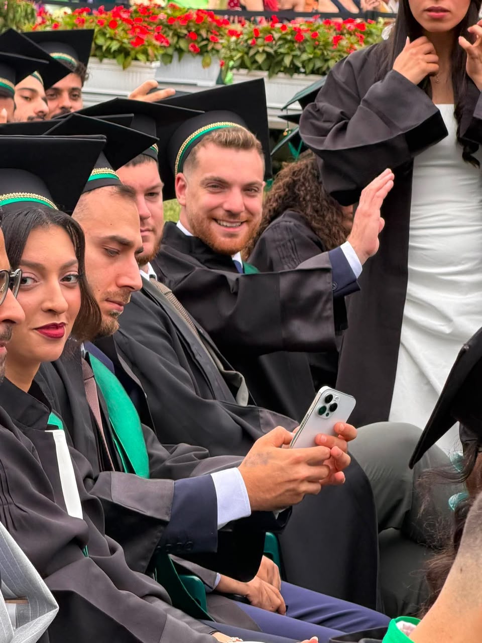 تهنئه للدكتور عبدالوهاب نمر العطعوط تخرجه من جامعة Grigore T. Popa للطب والصيدلة في ياش – رومانيا
