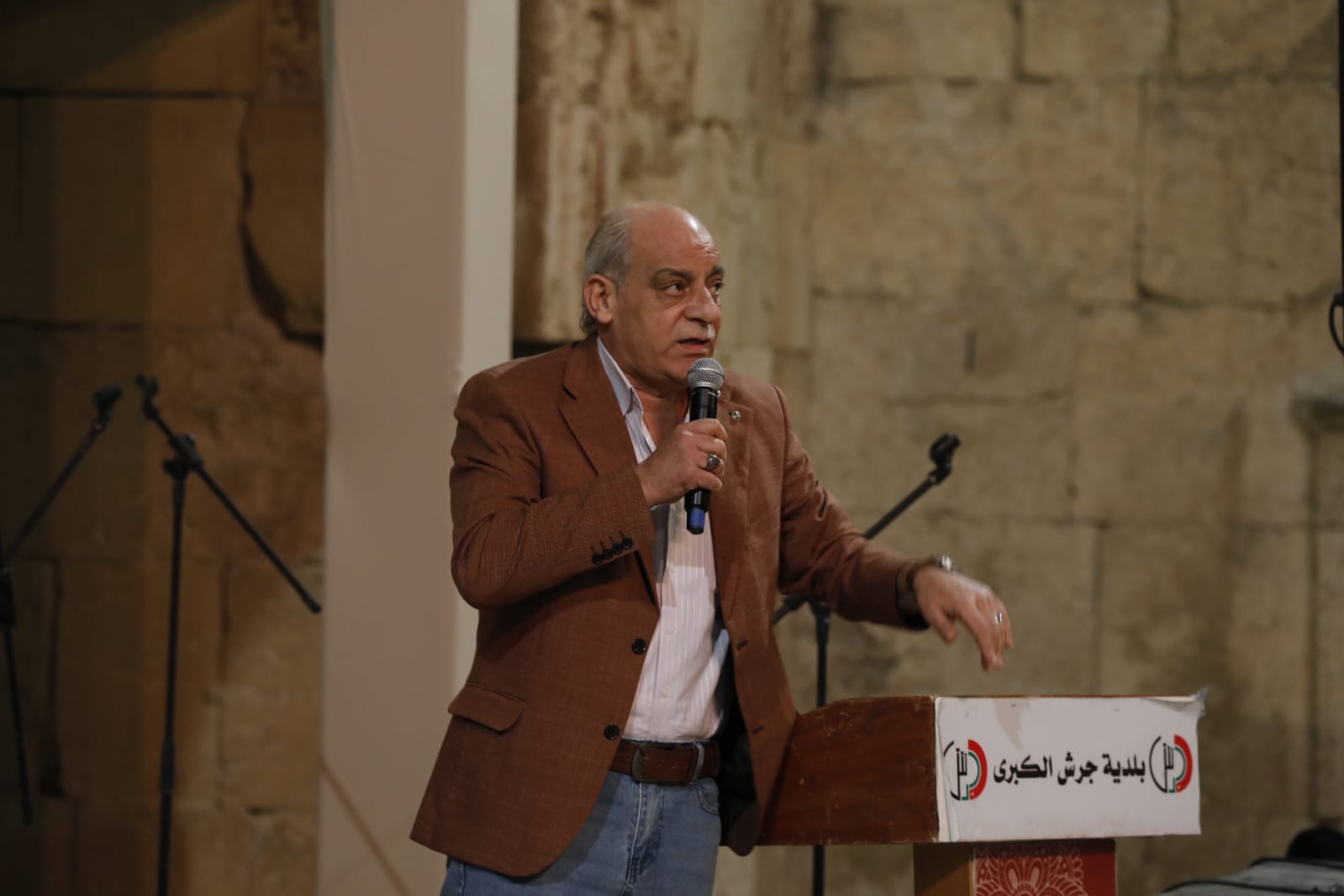 الغناء والشعر والفلكلور يجتمعون على مسرح ارتيمس
