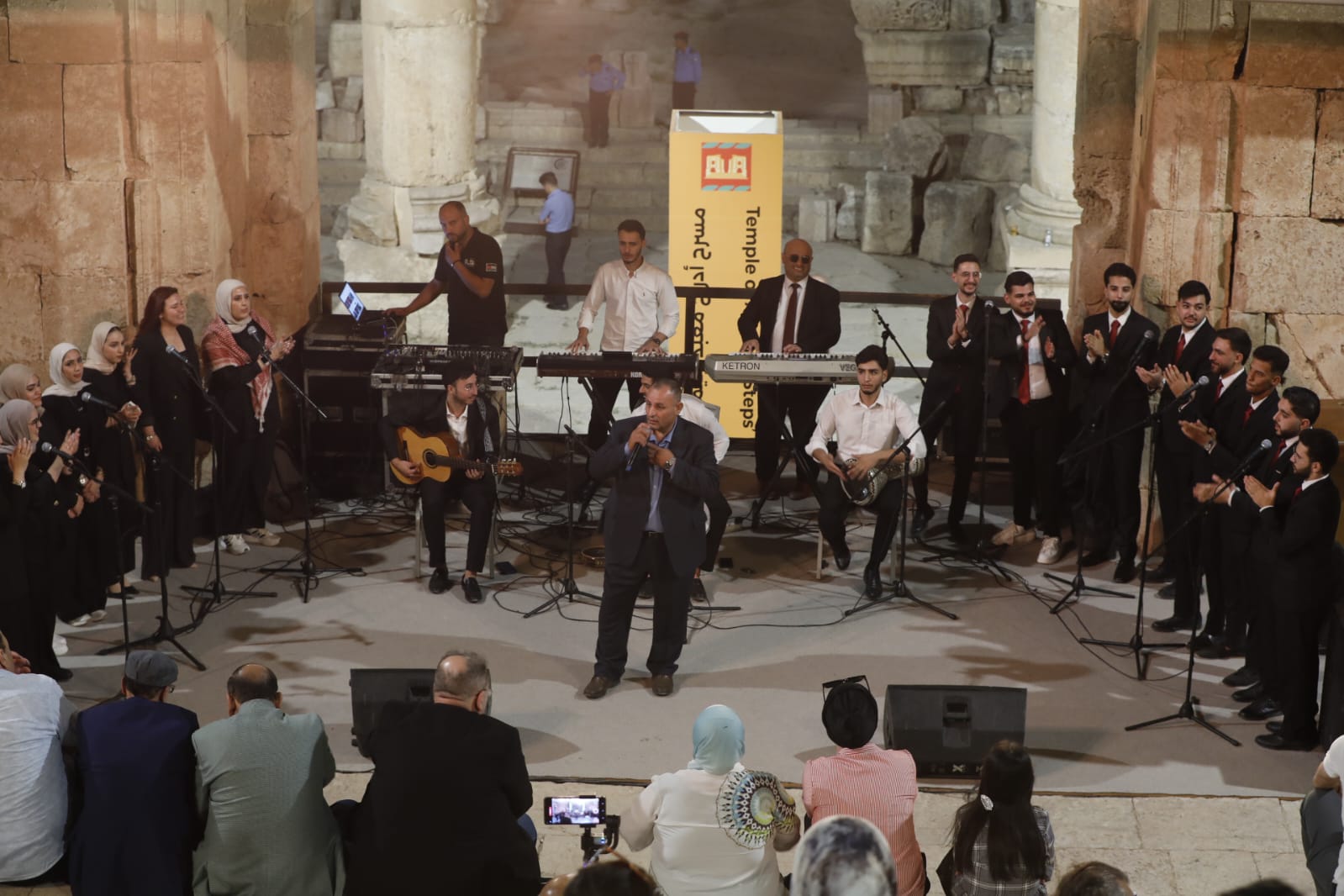 الغناء والشعر والفلكلور يجتمعون على مسرح ارتيمس
