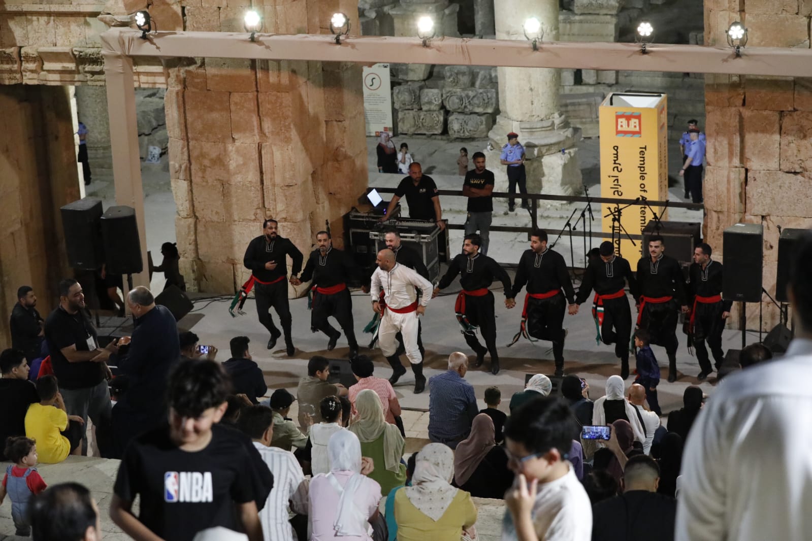 الغناء والشعر والفلكلور يجتمعون على مسرح ارتيمس