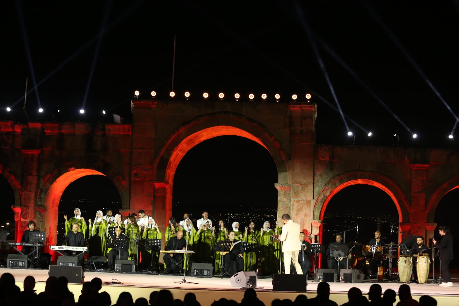 الكويت وكوريا ومصر وفلسطين ضيوف بفنهم على مسرح(الهيبودروم)