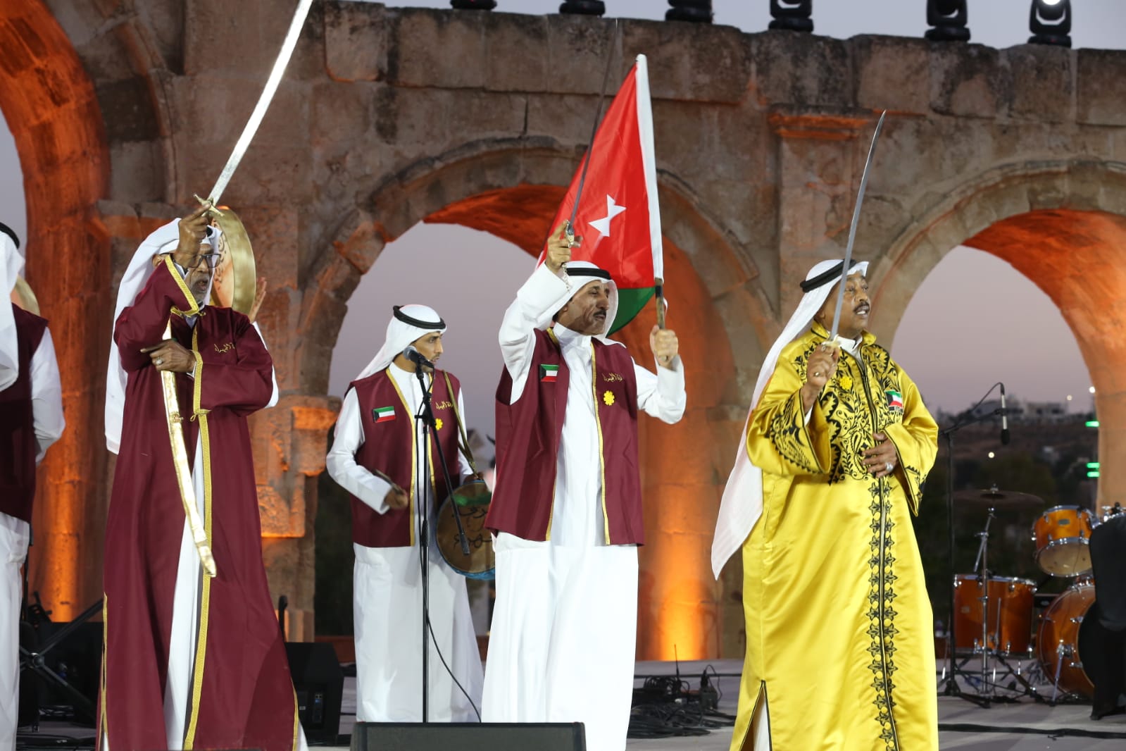 الكويت وكوريا ومصر وفلسطين ضيوف بفنهم على مسرح(الهيبودروم)