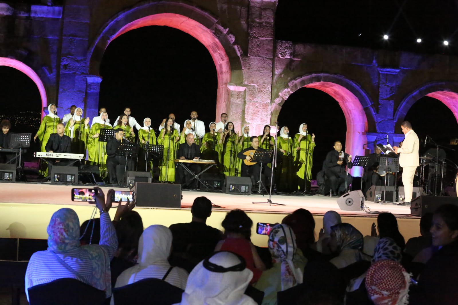 الكويت وكوريا ومصر وفلسطين ضيوف بفنهم على مسرح(الهيبودروم)