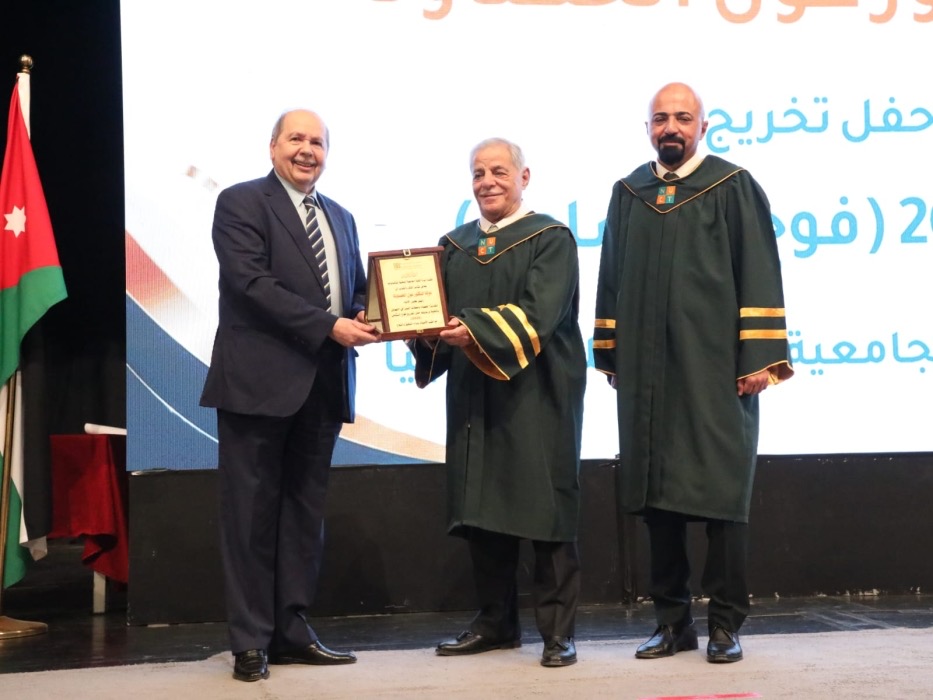 د. عون الخصاونة يرعى حفل تخريج فوج النشامى للكلية الجامعية الوطنية للتكنولوجيا