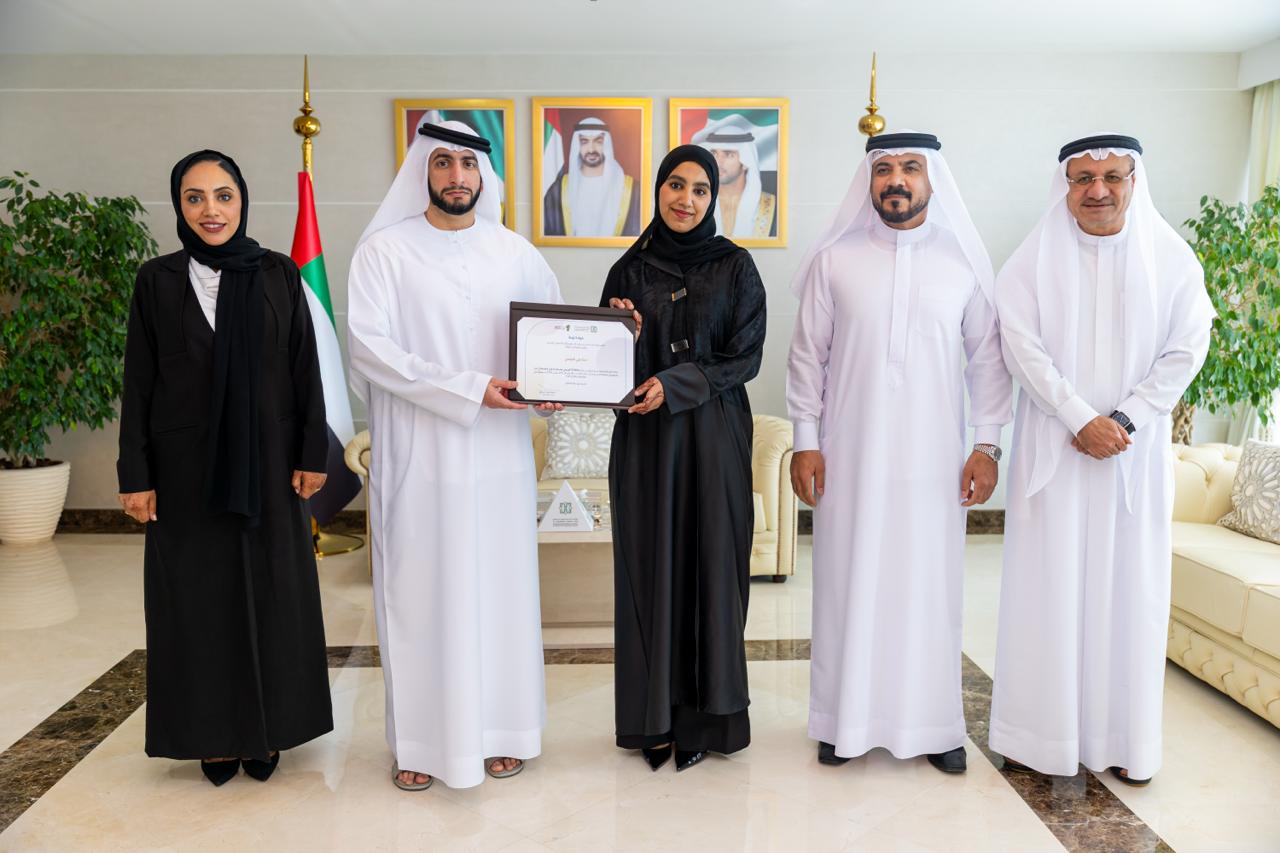 راشد بن حمدان يكرّم الفريق الطلابي الفائز في البطولة الأسيوية المفتوحة FLL  والطلبة الفائزين بجوائز FitzEd بجامعة كامبريدج