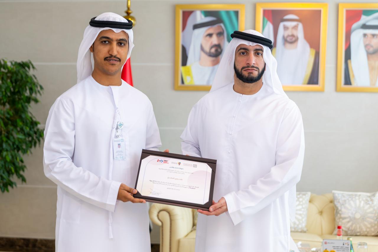 راشد بن حمدان يكرّم الفريق الطلابي الفائز في البطولة الأسيوية المفتوحة FLL  والطلبة الفائزين بجوائز FitzEd بجامعة كامبريدج