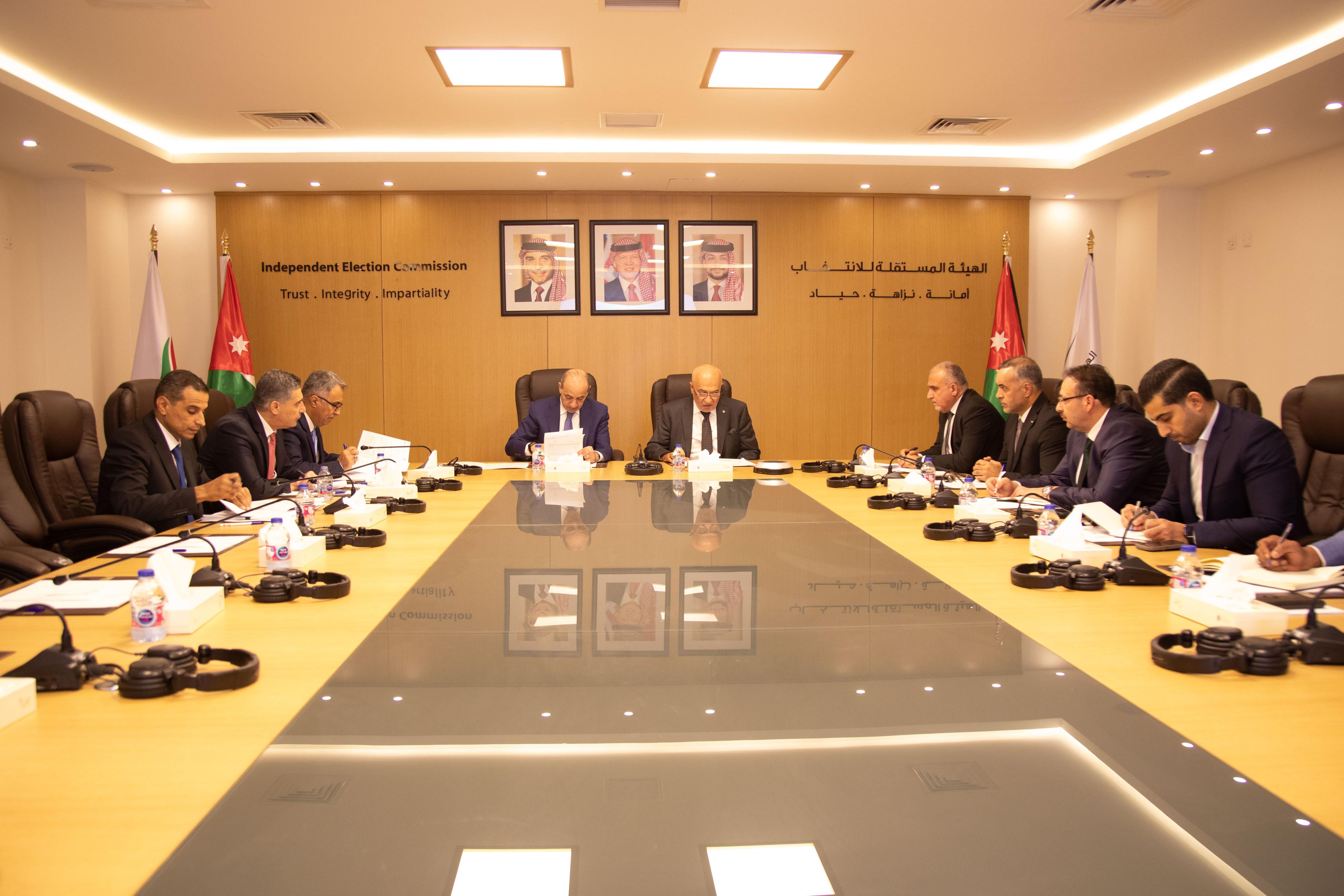 المصري يلتقي رئيس مجلس مفوضي الهيئة المستقلة للانتخاب لبحث الاستعدادات للانتخابات المقبلة