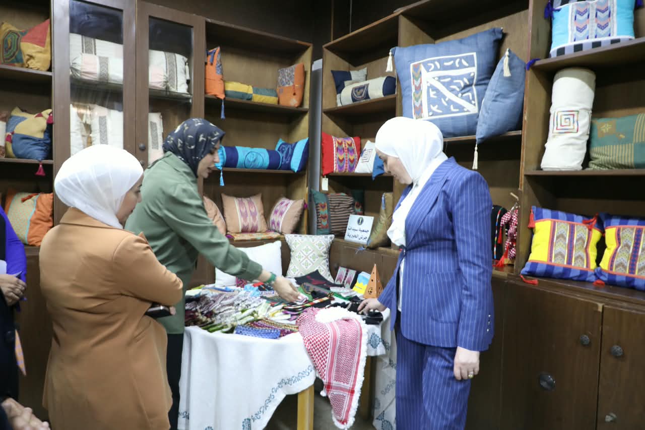 خلال جولة للمحافظة...وزيرة التنمية الاجتماعية تتفقد عددا من المراكز والجمعيات والأسر في جرش