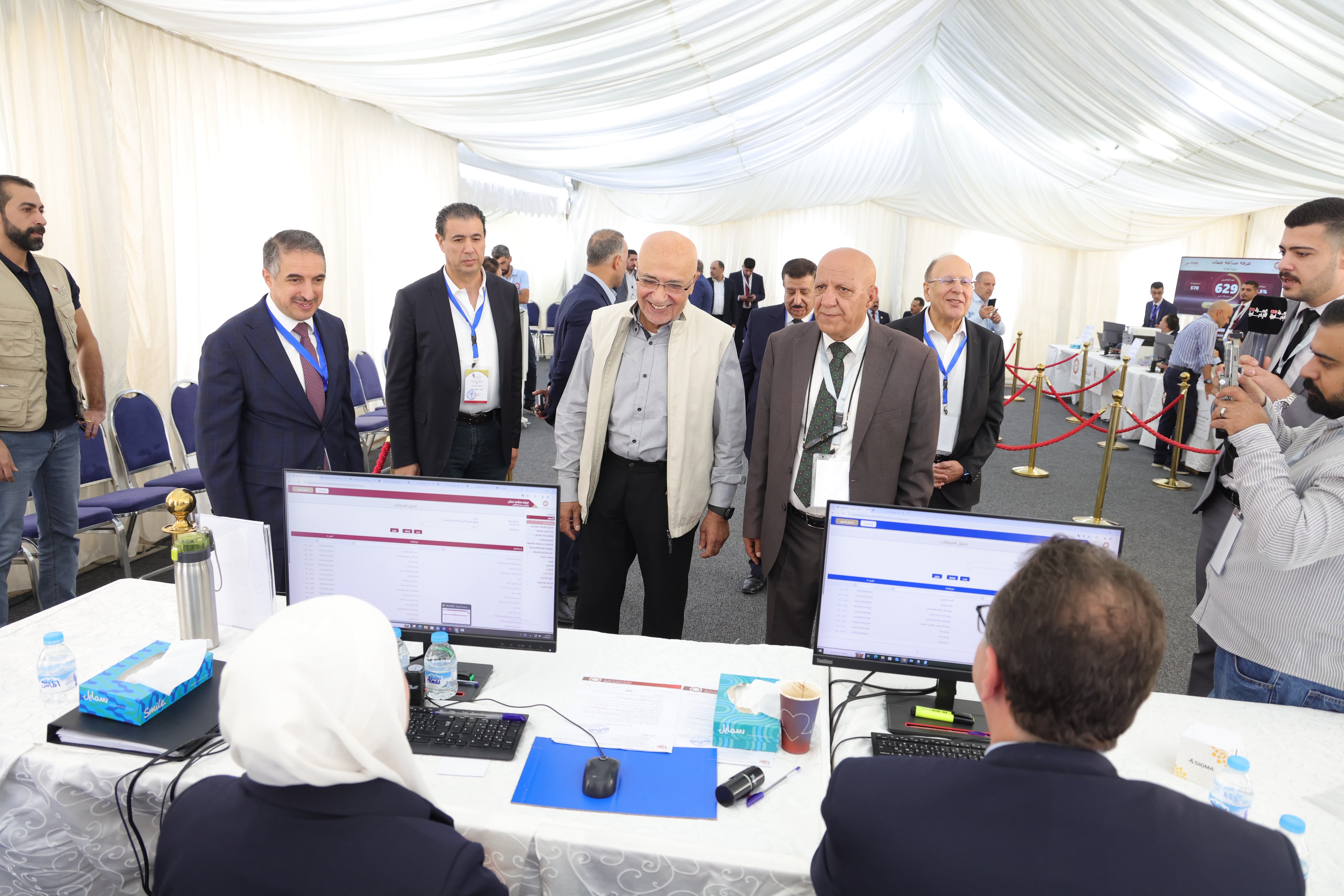 المعايطة يطلع على سير العملية الانتخابية في غرفة صناعة عمان