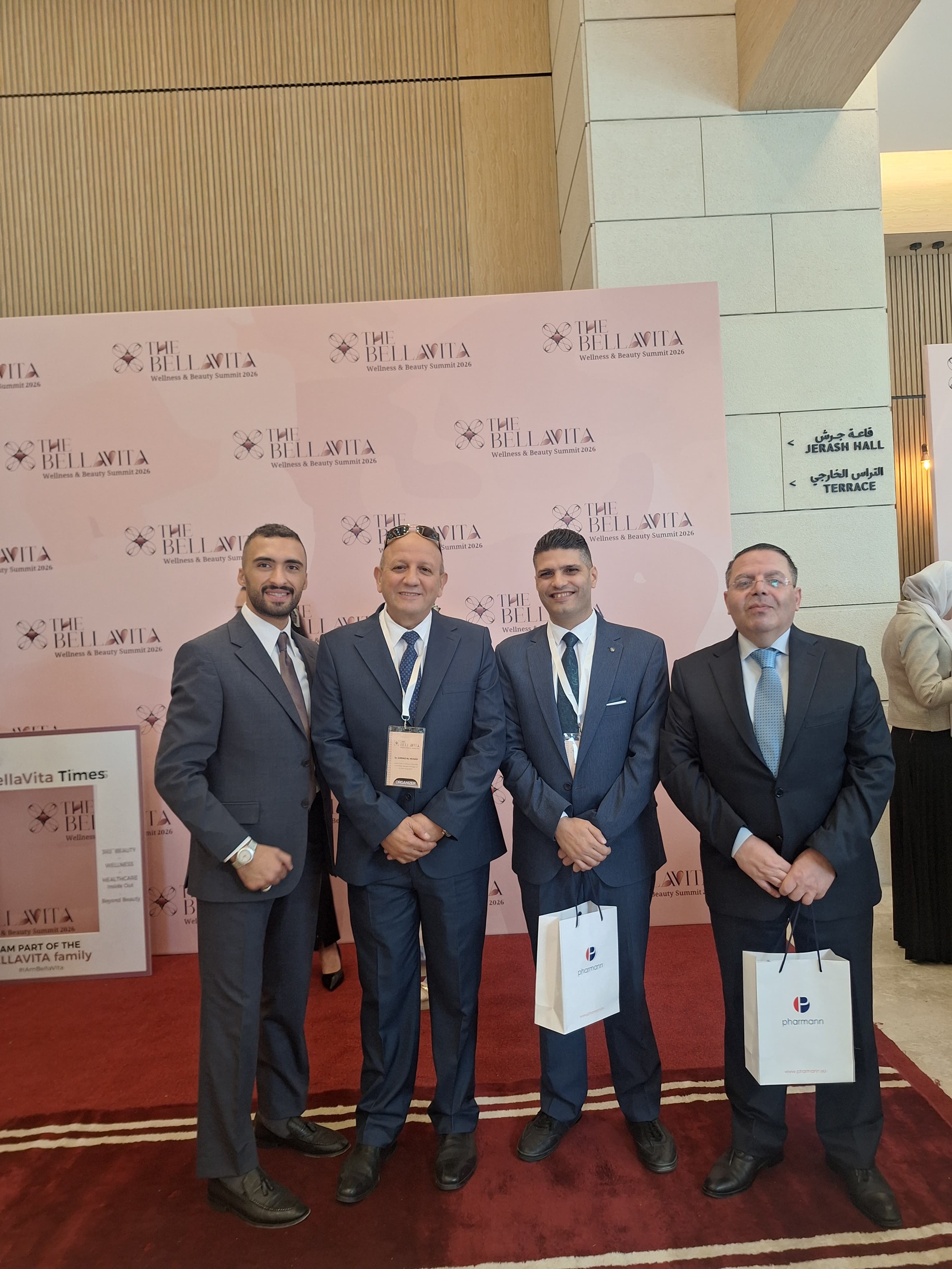 الدكتور محمد بيان يشارك في حفل خريجي المملكة المتحدة ويلتقي السفير البريطاني في عمّان
